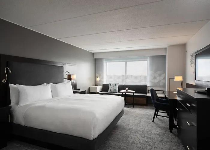 The Baronette Renaissance Detroit-Novi Hotel