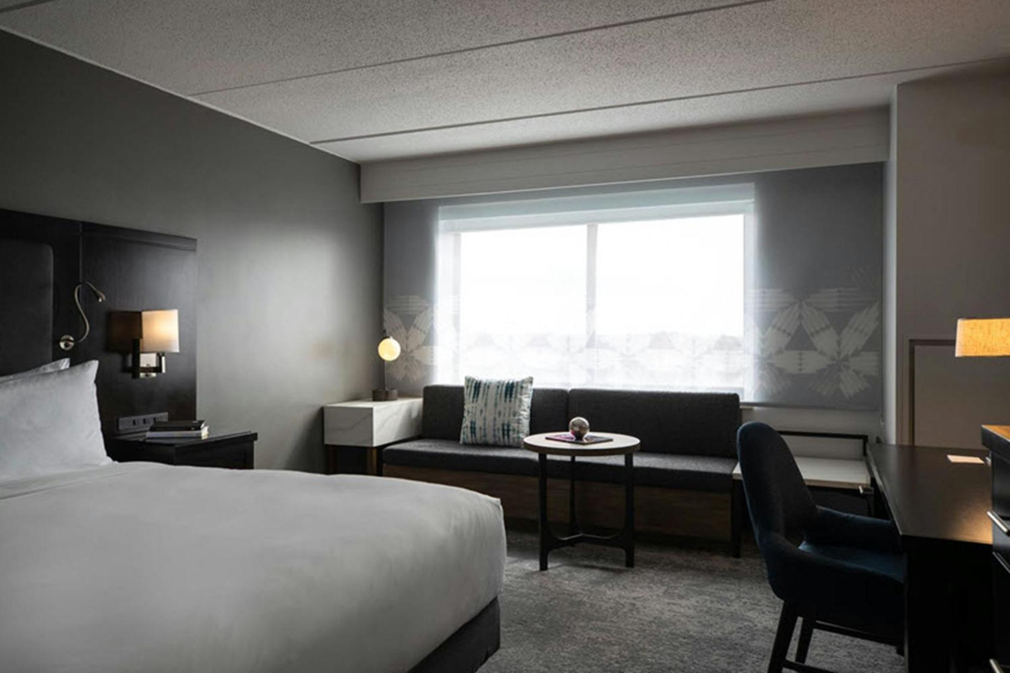 Hotel The Baronette Renaissance Detroit-novi